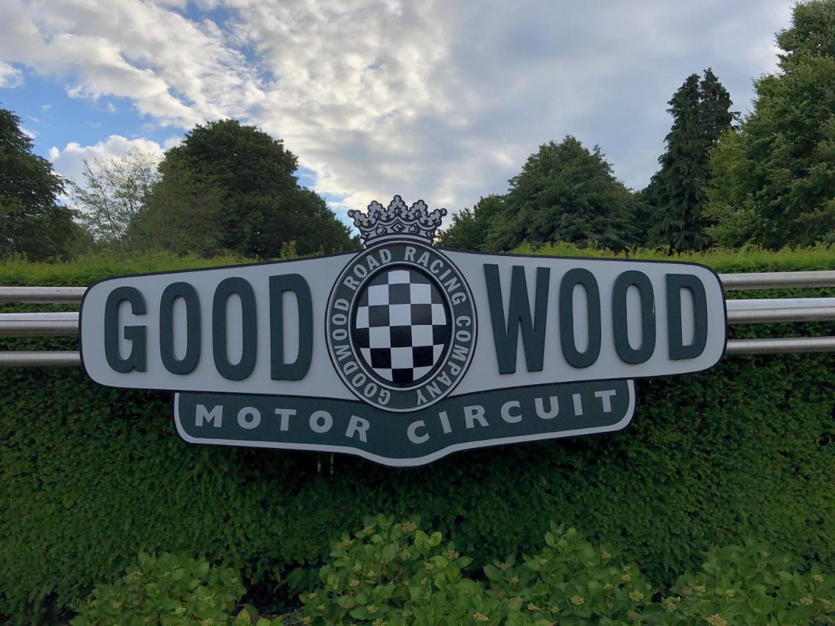 Flint House - Goodwood Events Bed & Breakfast Chichester Dış mekan fotoğraf